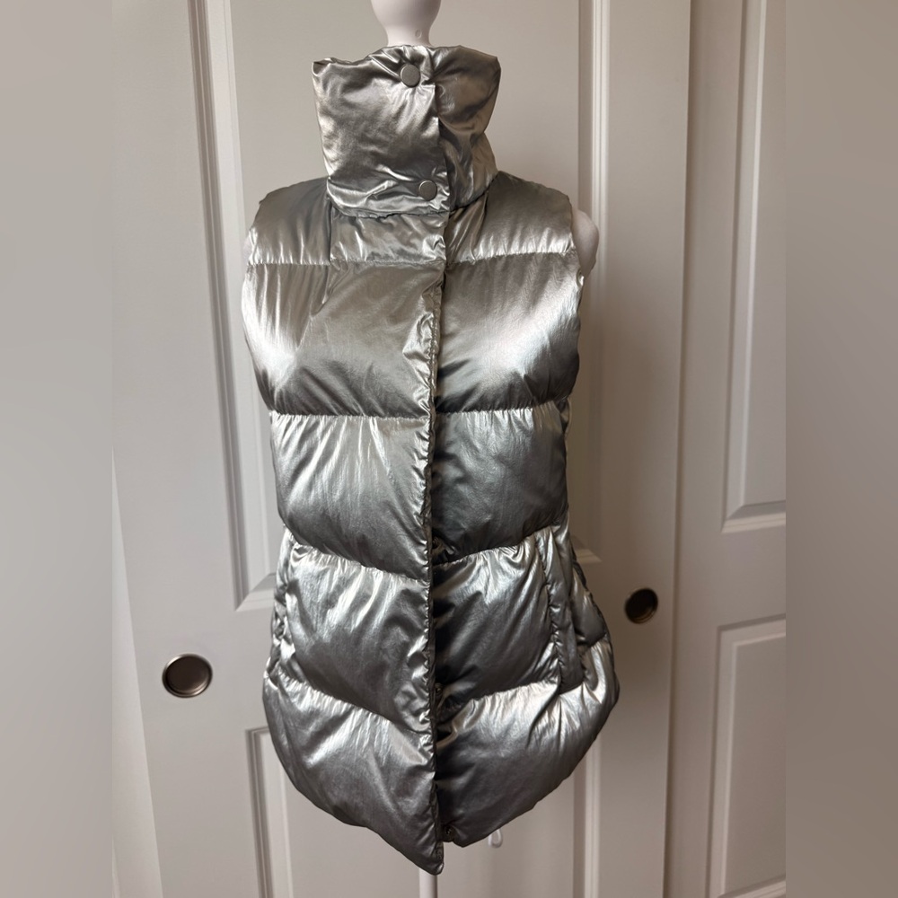Athleta Shiny Silver Puffer fabulous 💕 Vest - like NEW